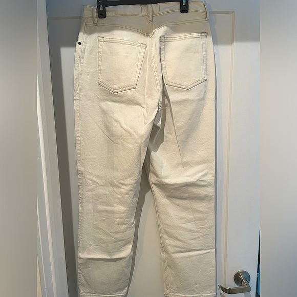Abercrombie Curve Love 90s Straight Ultra High Rise Jean - Picture 3 of 3